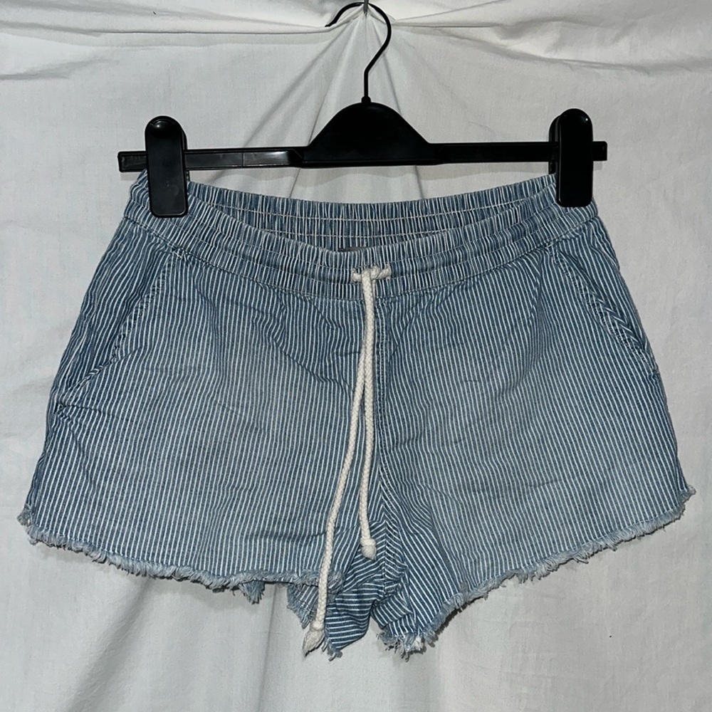 blue & white stripe chambray Aerie drawstring shorts size small